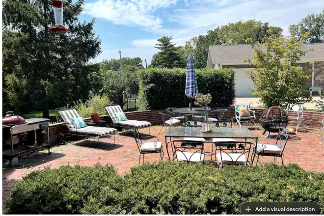 ouside - Carriage House for rent