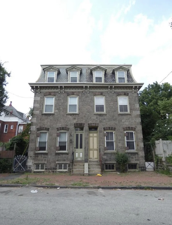 Front - Perfect location housing for Students Townhome