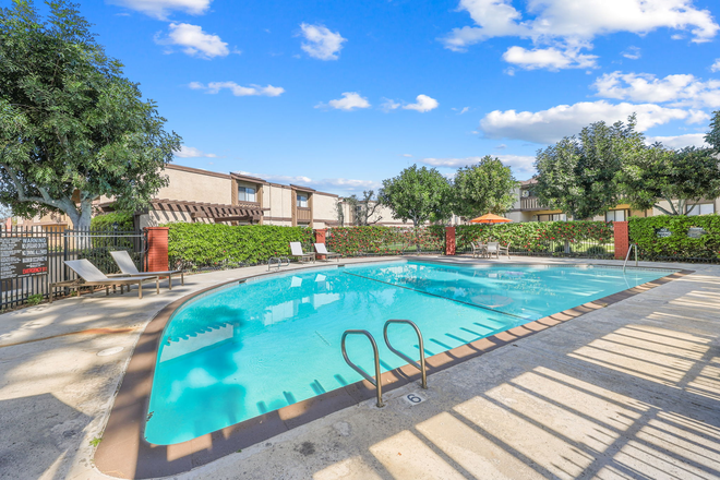 Outdoor Pool - Fully Furnished Student / Intern Housing | Private Room