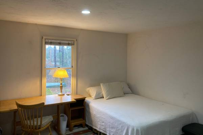 Queen Bed and Desk - Cape Cod Rooms Convenient to Marine Biological Laboratory and Woods Hole Oceanographic In House
