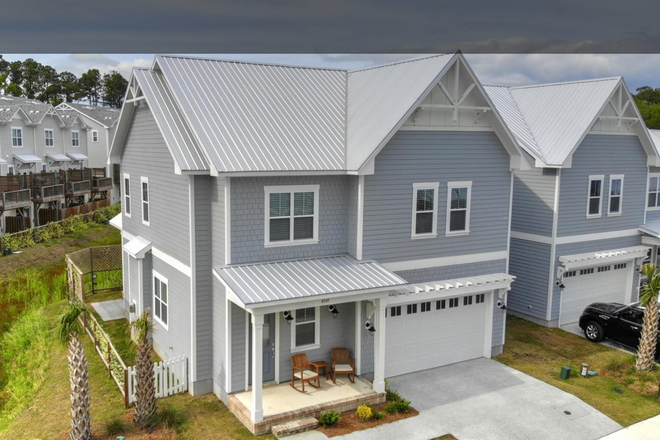 Photo - Roommate ,large room ,private bath.WB House