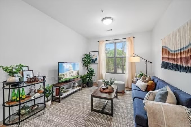 Living room - Spring sublease Landmark/Rambler Apartments