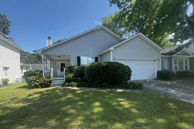 Outside Street View - 3 Bed/2 Bath Single Family West Ashley Home Available Now! Close to Avondale and Downtown!