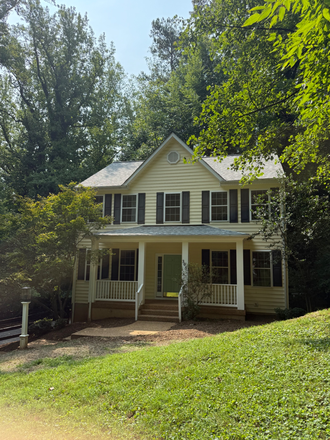 Brand New Roof, Interior new laminate floors - Home 5BR, 29N Carrsbrook , Minutes to UVA, Cul-de-Sac, Fenced, quiet, Renovated