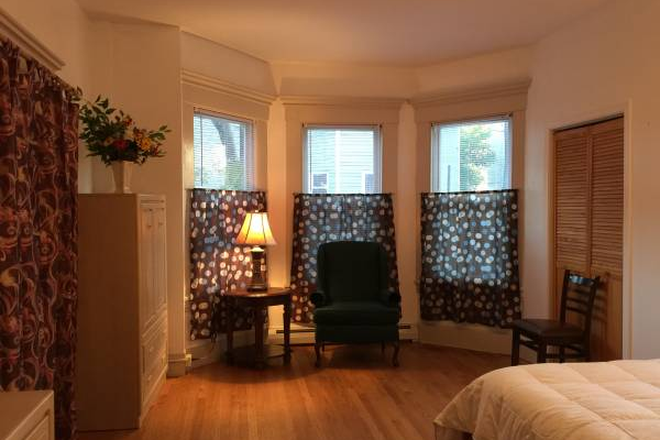 Front room - Large 2-bedroom 1bath apt, close to MIT, Harvard and MBTA Red Line Central SQ station