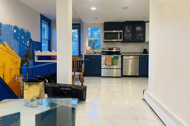 1 - SEPT 2026 – Charming East Cambridge 1 Bed with In-Unit Laundry & Hardwood Floors! No Broker Fees!