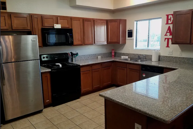 Kitchen - 1409 E Lee St #1 House