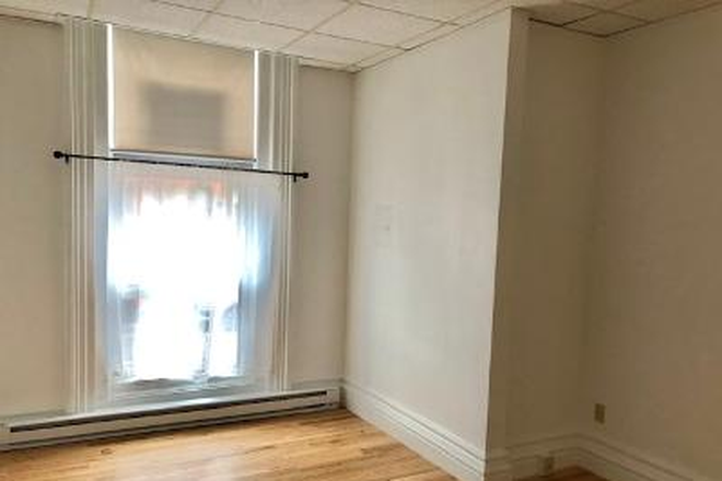 STUDIO - NO BROKER FEE - UNFURNISHED BACK BAY STUDIO AT 405 BEACON STREET AVAILABLE 9/1/2026 Apartments