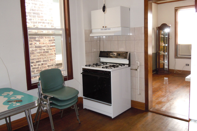 Kitchen - 1 Bedroom Apartment near Medical Campus