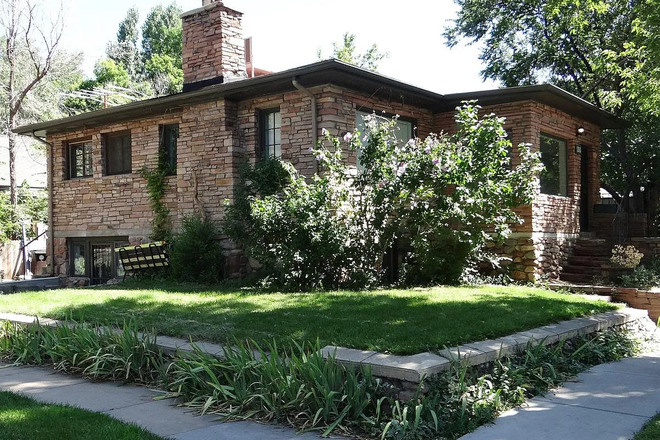 The house - 1803 Grove St