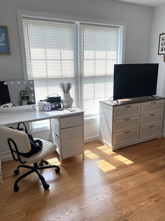 Bedroom 2 - Looking for a roommate (female) in a renovated 3-bedroom, 2-bathroom house (No broker fee)