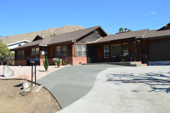 Front house - UCR Remolded 4 bedrooms 2 Full bathrooms House