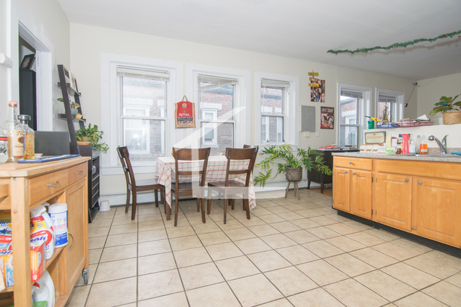 kitchen - Huge 4 bed 2 bath near the Green Line and BU! Condo