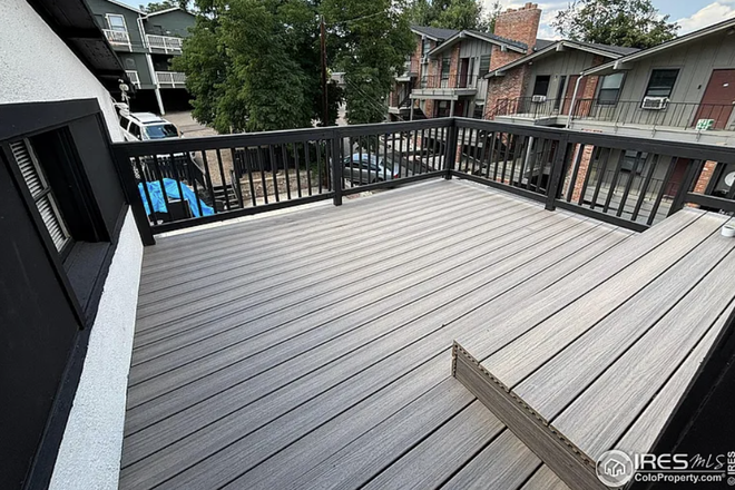 Upstairs Balcony - House close to Campus