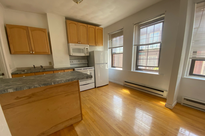 kitchen - 2 Bed 1 Bath (North End) Apartments
