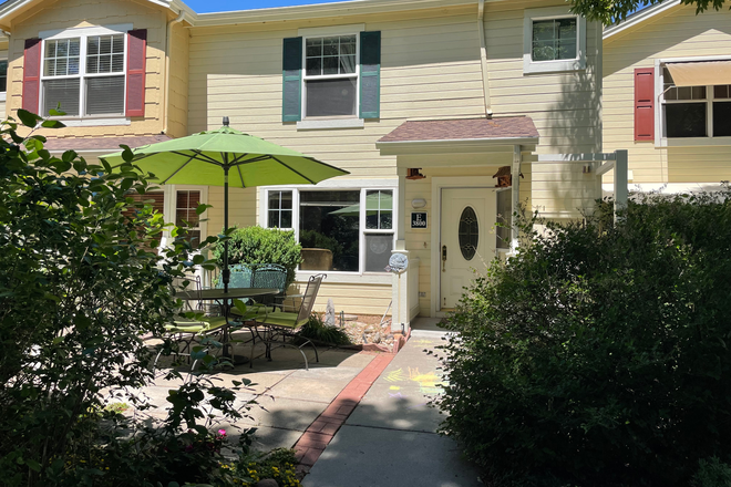 view from the front - Fully furnished 3-bedroom town home, available during the academic year
