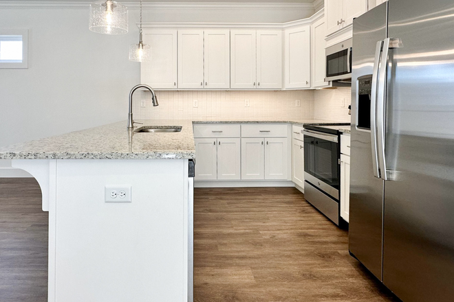 Kitchen - Single Bedroom Available - Females only (Spring Semester Only) House