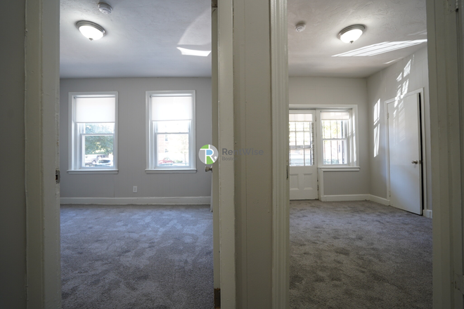 1 - AVAIL NOW-Awesome Brighton 1 bed Split, H/HW inc, NO FEE! Apartments