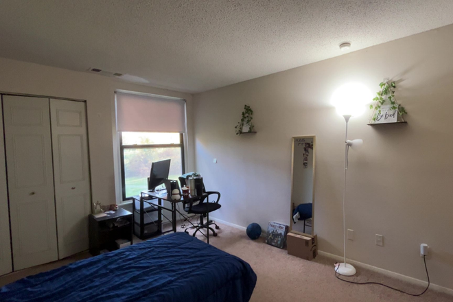 Bedroom - Private room in Brandywine apartments for winter sublet