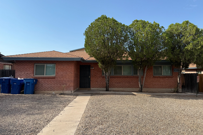 Front of House - 5 Bed 3 Bath near UofA