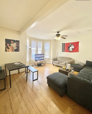 living room - **NO BROKERS FEE!!** HUGE 6 Bed / 2 Bath w/ LAUNDRY IN UNIT!! Available 9/1/26!!