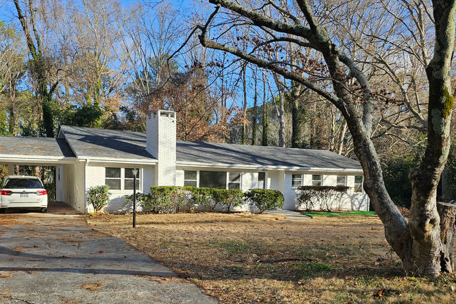 front of the house - Spacious 5BR/4BA House — Perfect Student Home in Prime Location