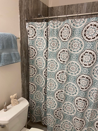 Bathroom - Female Roommate wanted - Charming 3 bedroom ranch close to KSU House