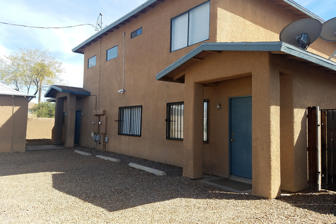 Exterior of Home - 8 Bedroom House- LIVE LARGE ONLY 700/BEDROOM!