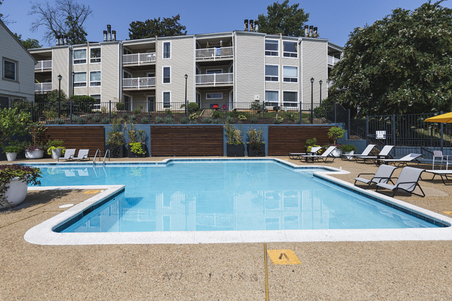 Pool - Ash Tree Apartments
