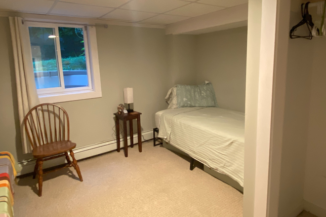 Twin bedroom - Commuting? or need temporary housing? House
