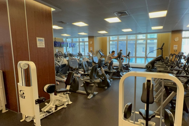 In-building Gym - 2 Gold, Luxury Building in Financial District Apartments