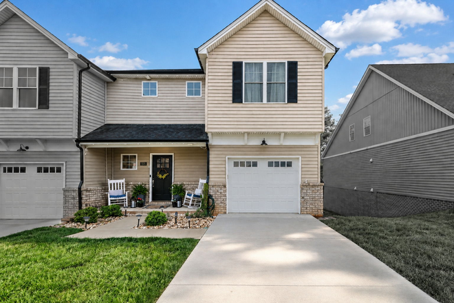 Multi level townhome in Forest - Multi Level Townhome in Farmington