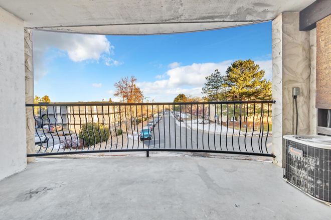 Large Balcony - Spanish Towers Apartment - Fully Furnished Single Room in 2 Bedroom Apartment