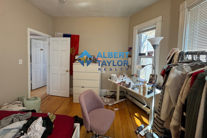 Bedroom #3 - Spacious 4 Bed 1 Bath with Laundry!!