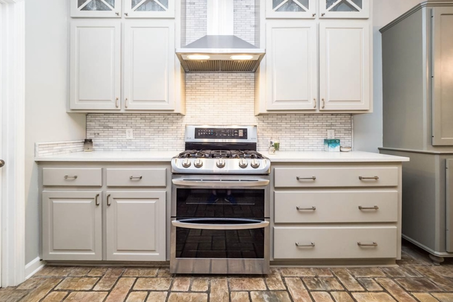 Gas Stove with 5 burners - Fully Renovated Home in Brandon 39047: 2100 sq/ft | 4 Bed | 2.5 Bath