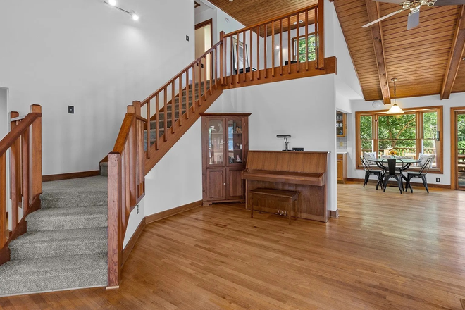 Stairs to loft + 3rd bedroom - 🏡 3BR/3BA Charming House on 1.5 Ac | Chapel Hill Schools | 10 Mins to UNC | Views of Horse Farm 🐴