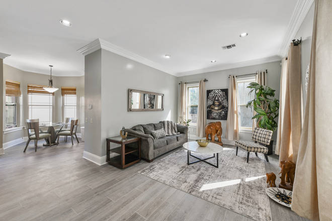 Living room - Modern home near Freret