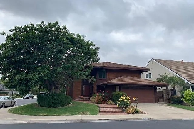 House - Home located in a safe and quiet gated community, perfect for professionals or students