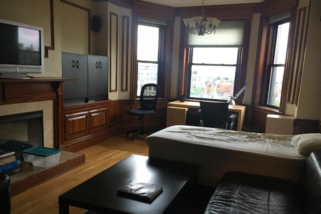 x - Comm Ave 3 Bed Kenmore Sq Condo