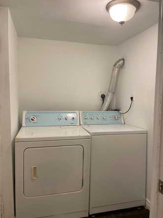 Laundry Room - Bright & Spacious 1-Bedroom + Den+ Sitting Room Basement Apartment – Annex/Yorkville Area