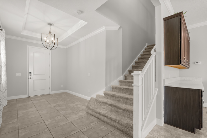 Entrence - Modern & Spacious Student Housing Close to UCF! House