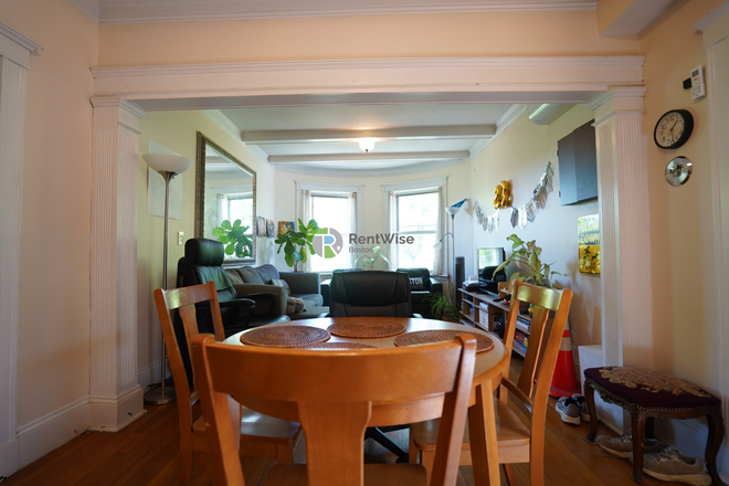 1 - AUG 2026-Incredible Brookline 3 bed, W/D in unit. No Broker Fee! Apartments