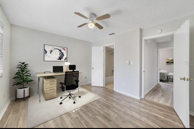 Bedroom 2 - Cambridge Circle, Townhouse and Private Bathroom, Shared living space (1 Roommate Male)