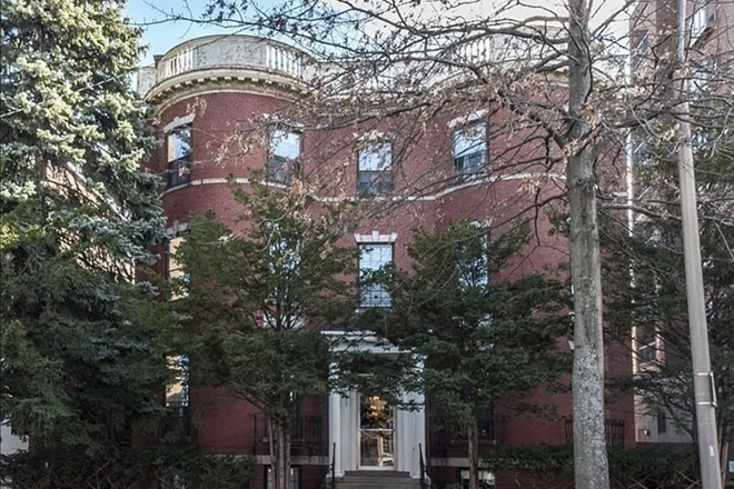 building - 2BR/1BA near Coolidge Corner on MBTA Green C line