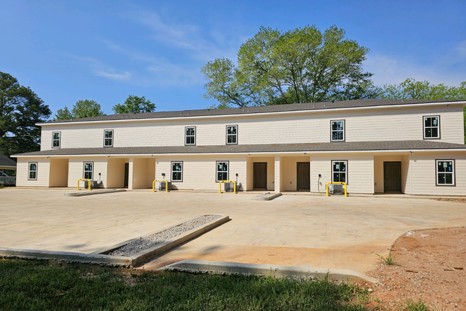 Photo - 3bd 3.5ba On North Donahue Walking Distance to Campus Townhome