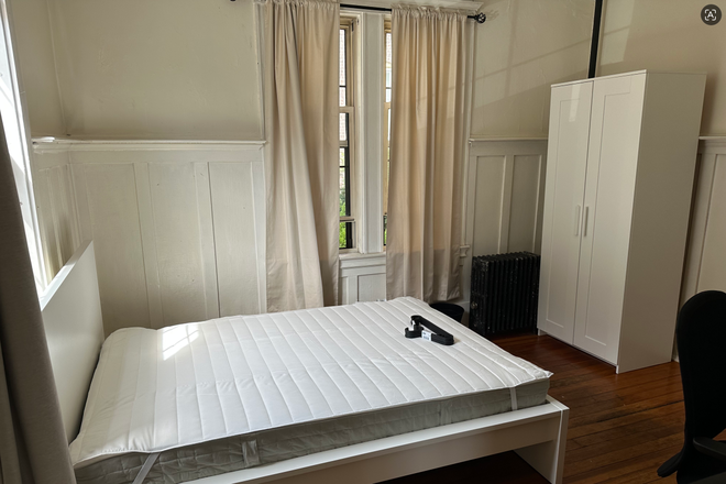 Room 3 - 120 Glenville