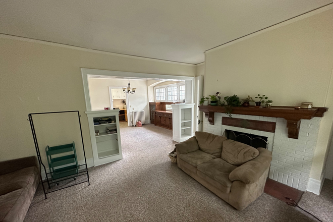 Living room - Sunny duplex near Macalester; 5 BR, walkable neighborhood Duplex