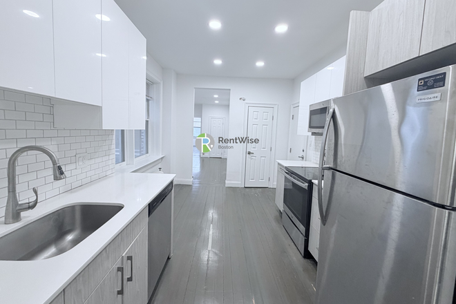 2 - HUGE 1 Bed 1 Bath Apartment Beacon Hill NO FEE