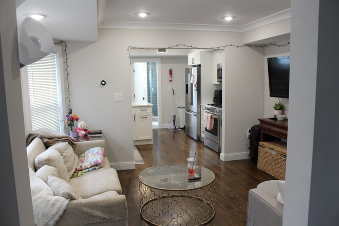 LIVING - BEAUTIFUL 3 BED/2 BATH WITH IN UNIT LAUNDRY!