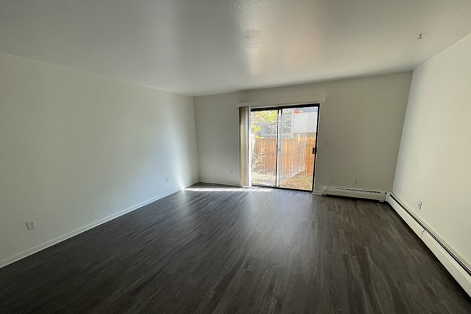 2 - AVAILABLE 6/5: 3580 Arthur Ct #3 Apartments